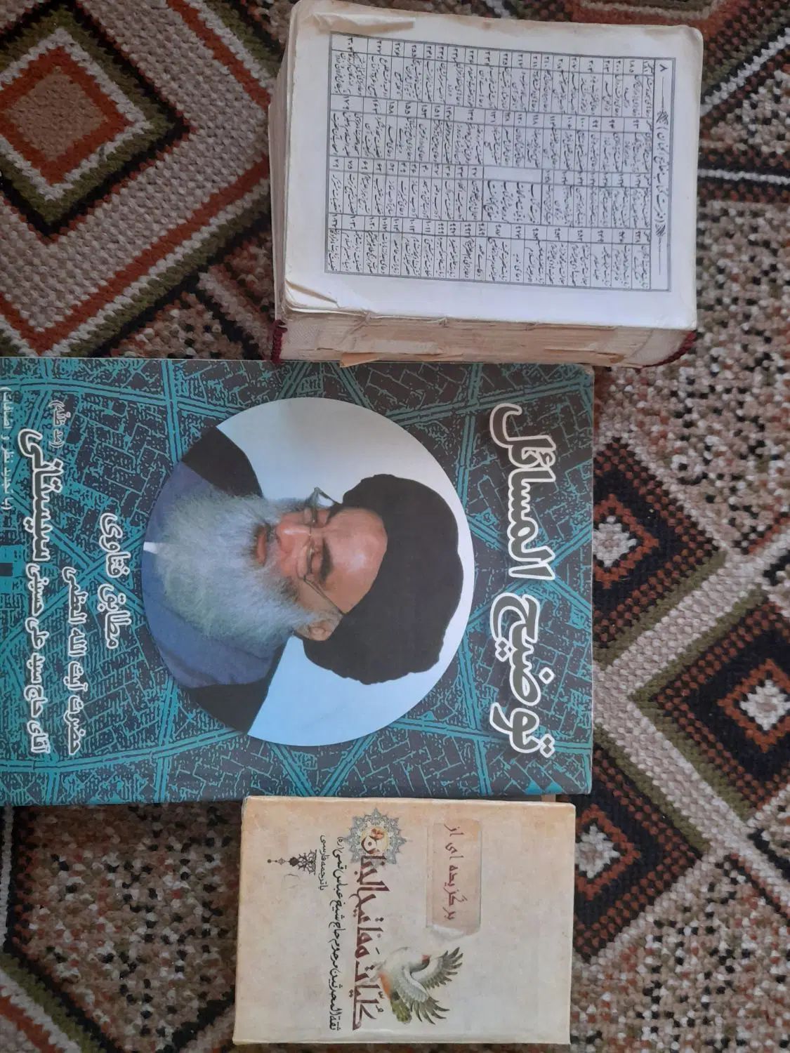 کتاب توضیح المسائل سیستانی و مفاتیح الجنان|کتاب و مجله مذهبی|مشهد, طلاب|دیوار