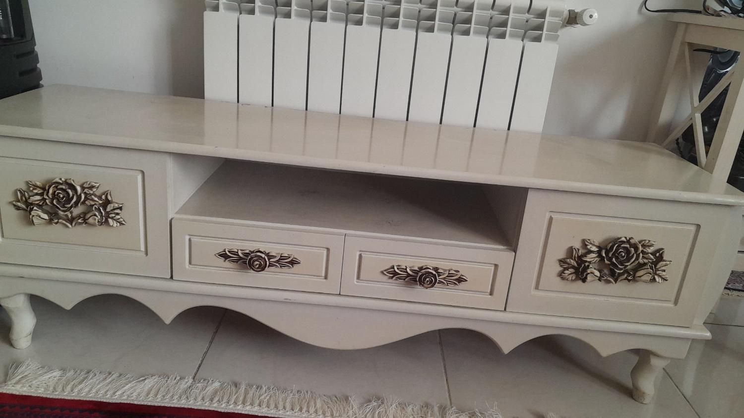 میز تیوی سفید|میز تلویزیون|رشت, پیرکلاچای|دیوار