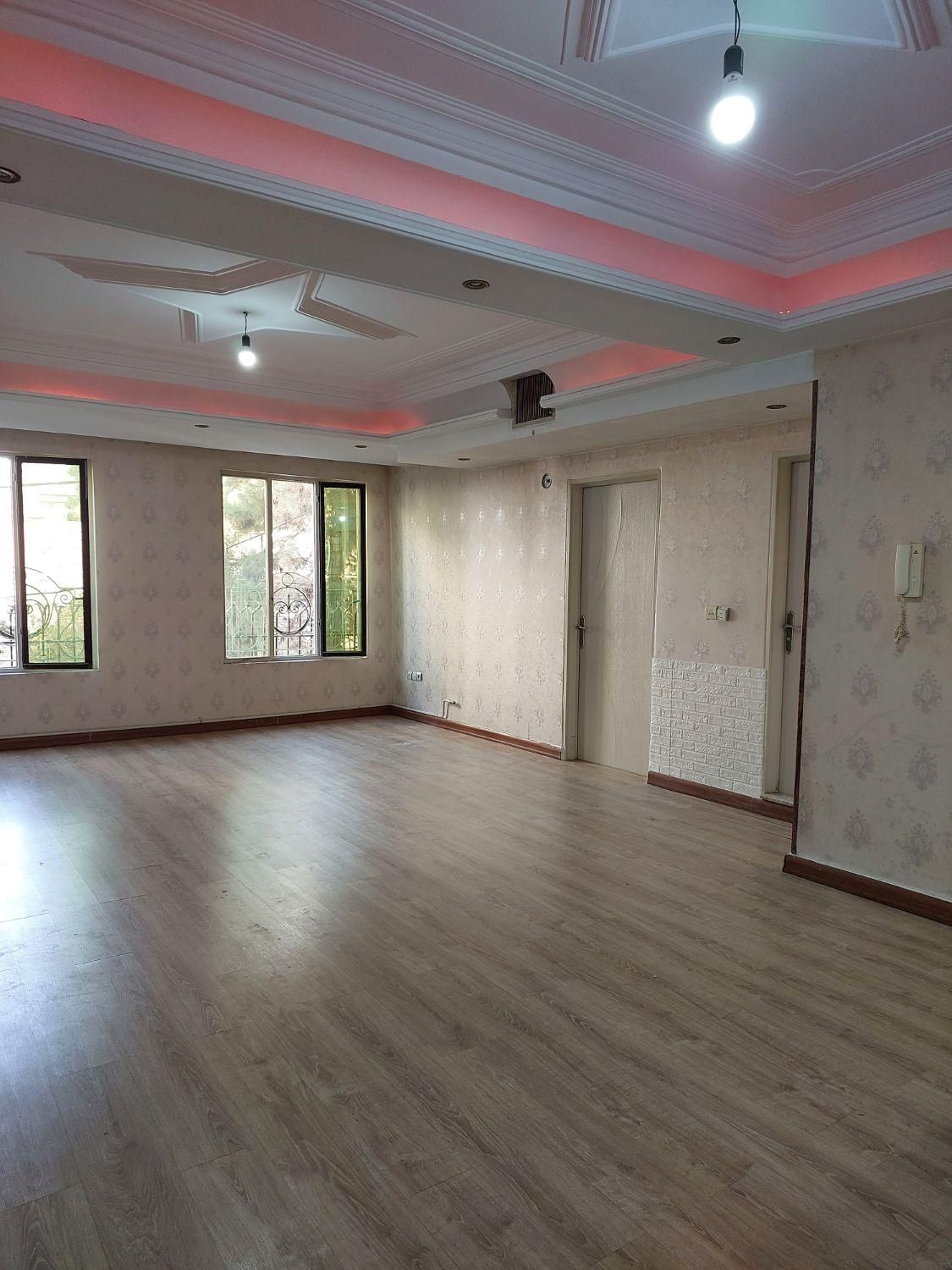 واحد ۶۲ متر پر نور رو به نما تکبرگ با آسانسور|فروش آپارتمان|کرج, برغان|دیوار