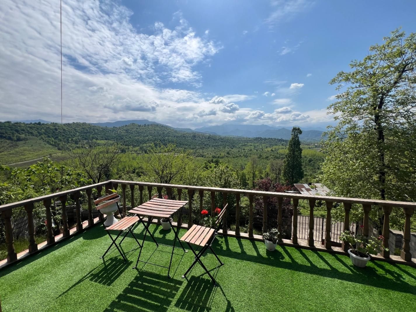 کلبه سوییسی ویو جنگلی|اجارهٔ کوتاه‌مدت ویلا و باغ|شفت, |دیوار