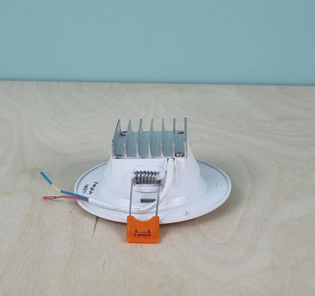 لامپ هالوژن بارانو با ۱۲ ماه گارانتی تعویض|لامپ و چراغ|قدس, شهر‌قدس|دیوار