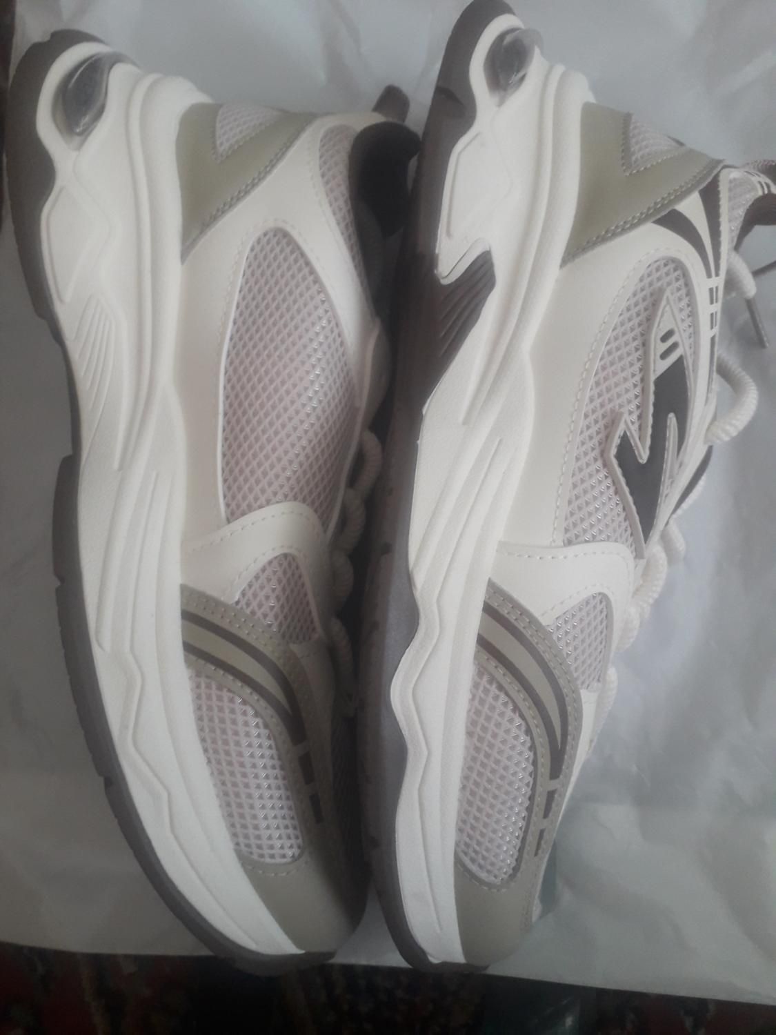 کفش اسپرت|کیف، کفش، کمربند|جهرم, |دیوار