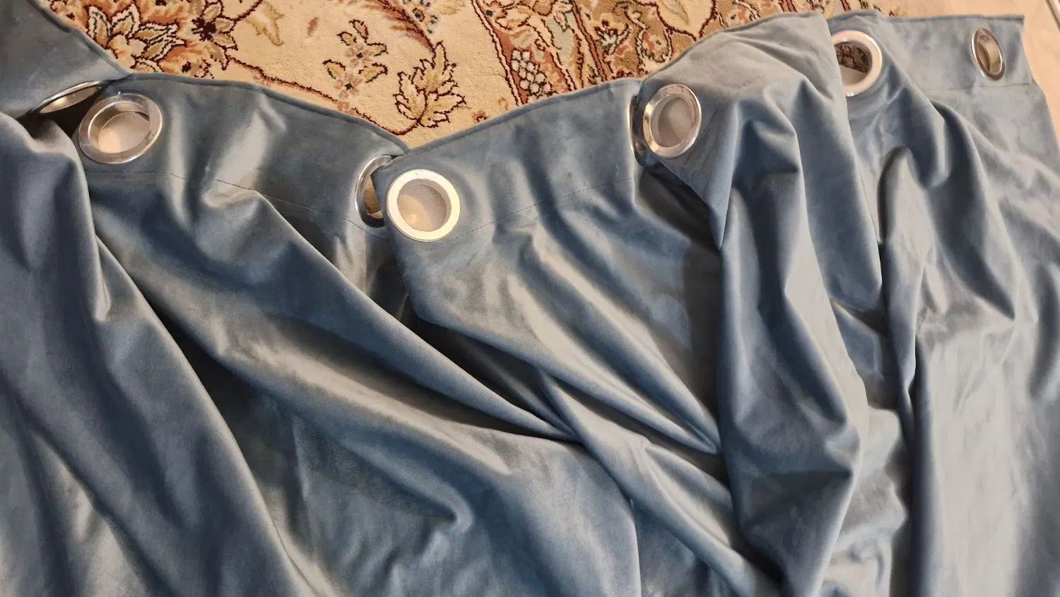 دکور  پرده مخمل  با کیفیت.پانچ شده. سورمه ای آبی|پرده، رانر، رومیزی|اصفهان, شیخ اشراق|دیوار