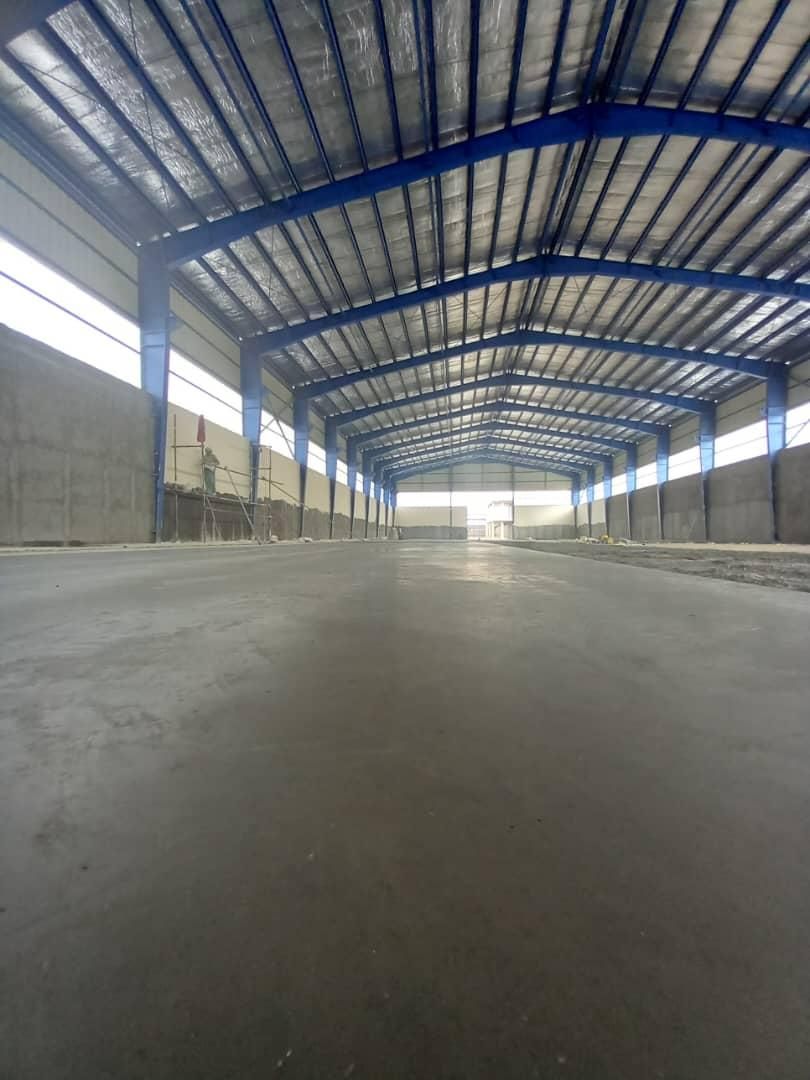 بتن ریزی کف سوله و محوطه با ماله پروانه ای|خدمات پیشه و مهارت|اصفهان, بهارستان|دیوار