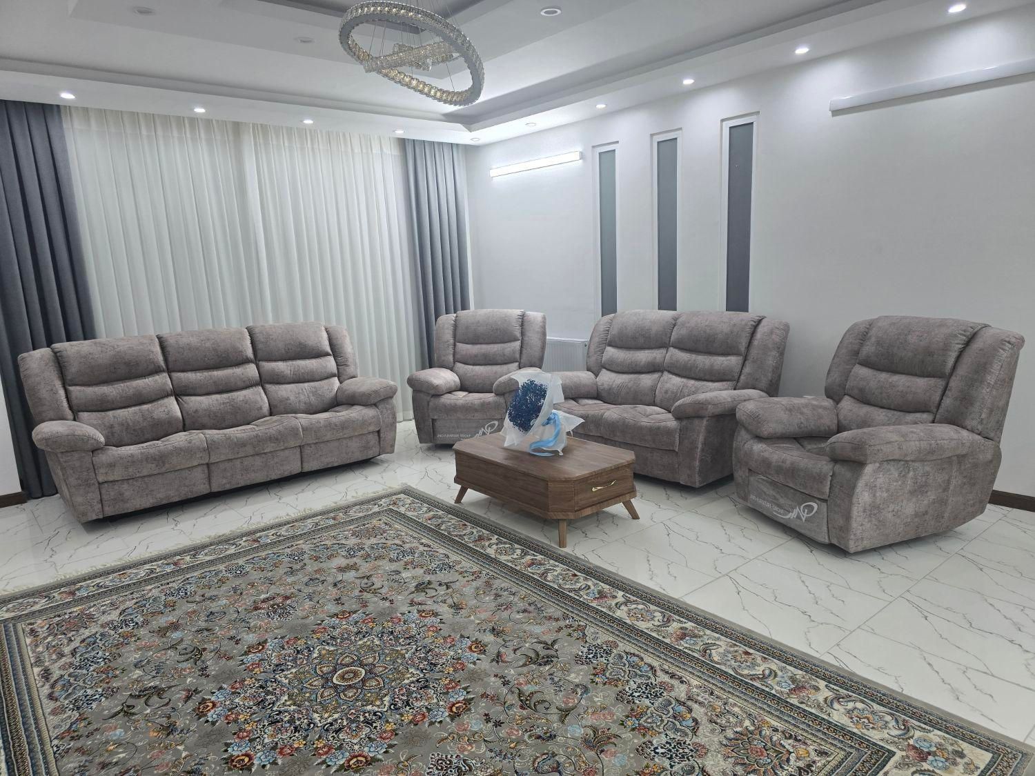 مبلمان راحتی ۷ نفره ریلکسی|مبلمان خانگی و میز عسلی|اصفهان, شهرک زاینده رود|دیوار
