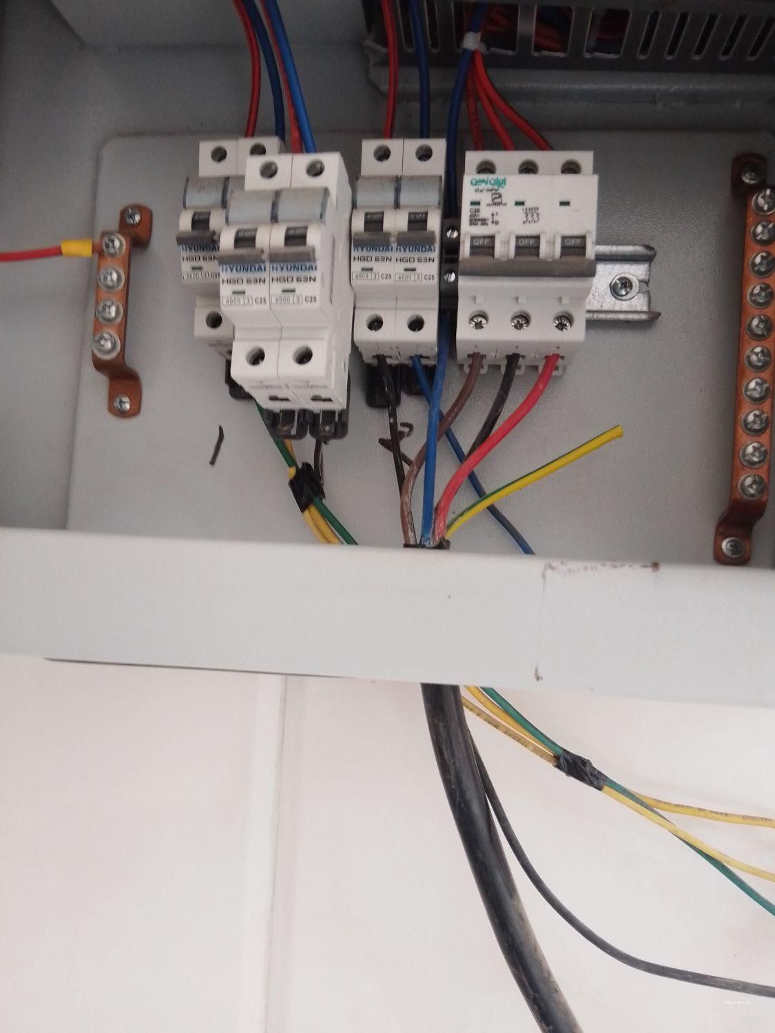 برقکار ساختمان برق کشی صنعتی برقکار تابلو|خدمات پیشه و مهارت|بروجرد, |دیوار