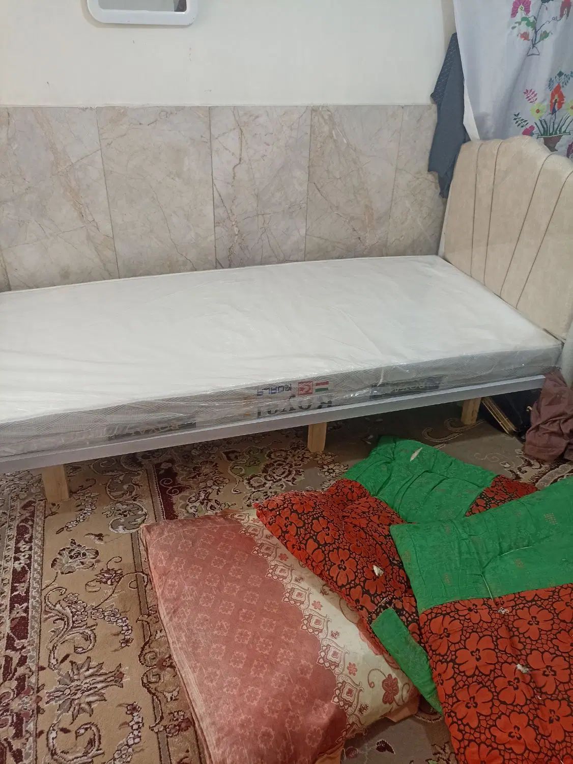 تختخواب|تشک تختخواب|مشهد, کوه سنگی|دیوار