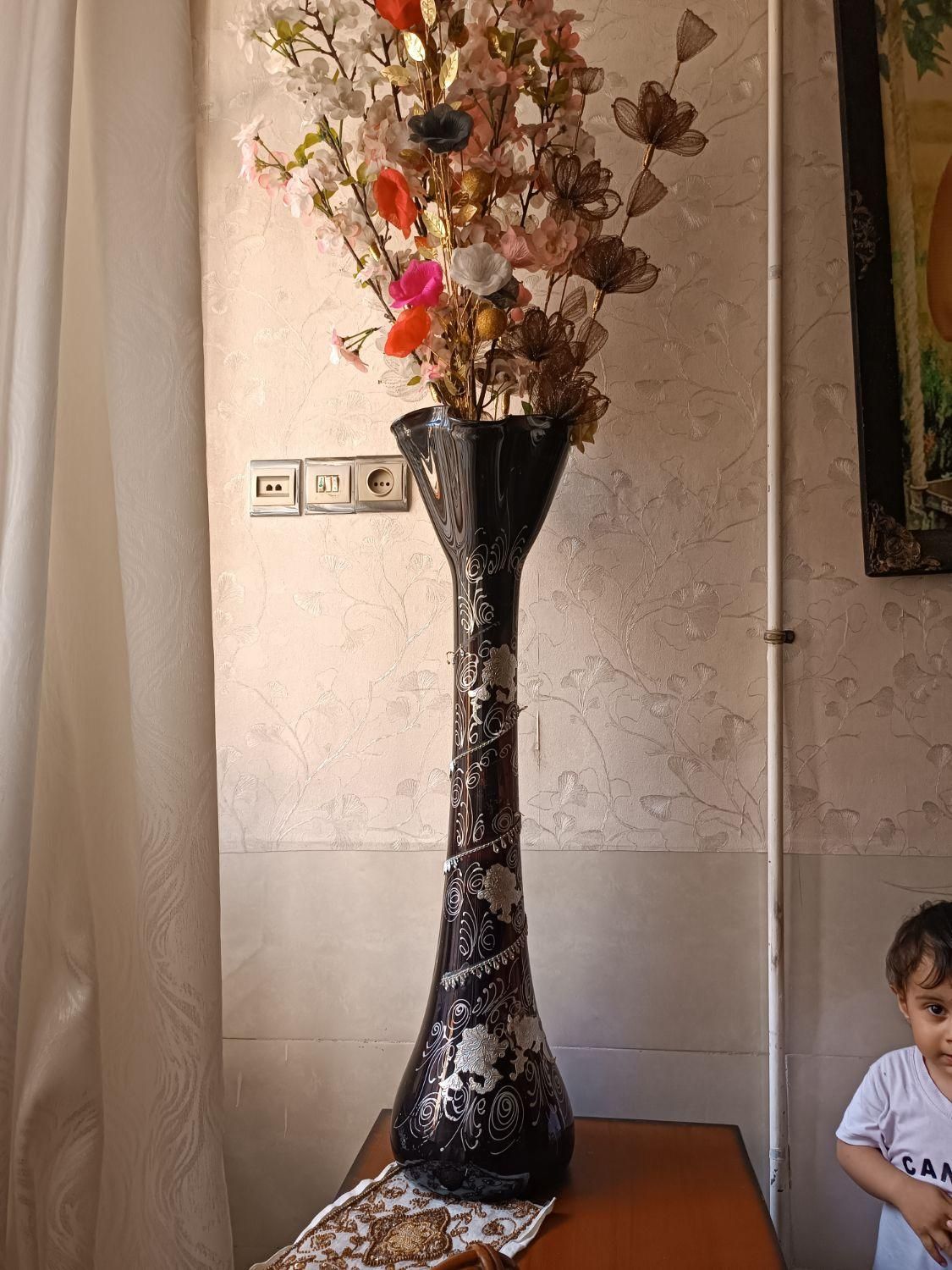 گلدان به همراه گل مصنوعی|مجسمه، تندیس، ماکت|محمدشهر, |دیوار
