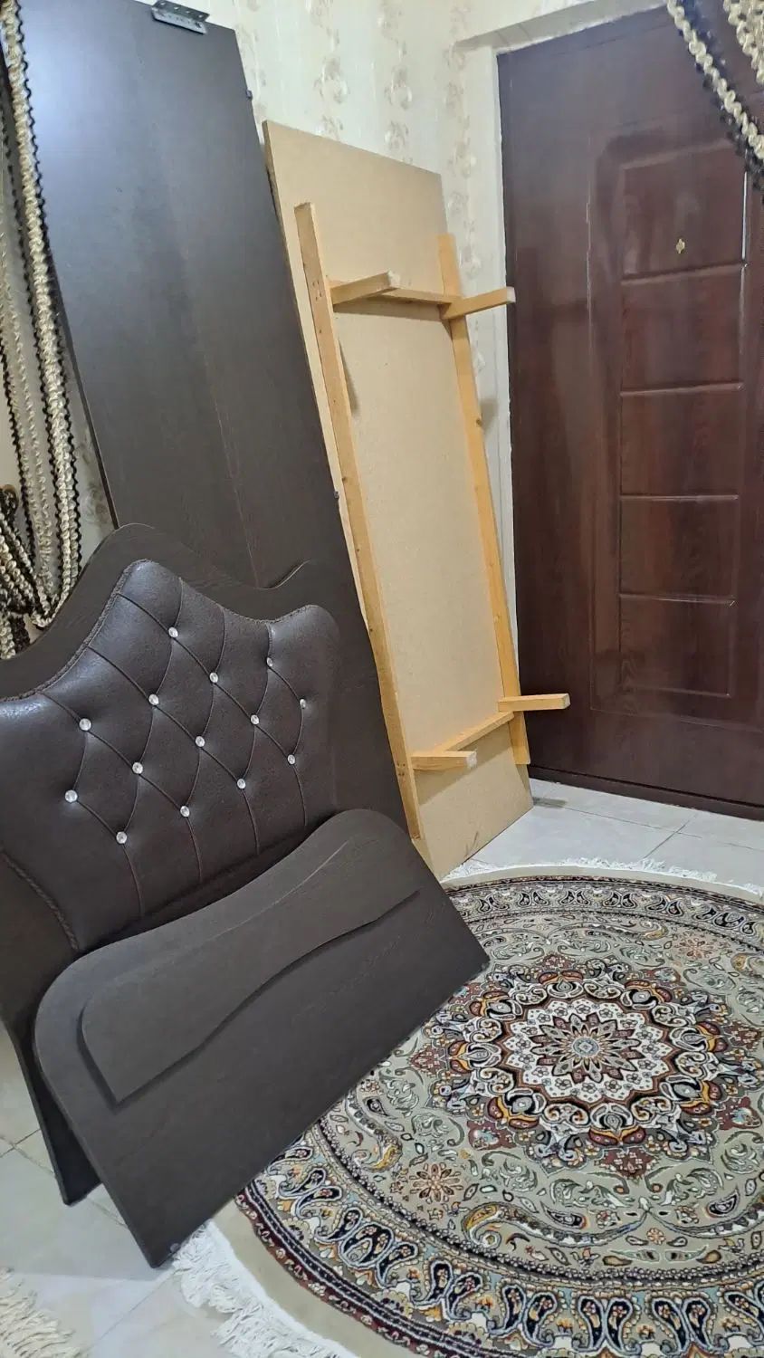تخت یکنفره ب فروش میرسد|تخت و سرویس خواب|رشت, پل تالشان|دیوار