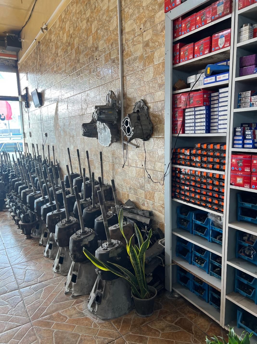 گیربگس اردی پیکان وانت اریسان مزدا کارا پژو پراید|قطعات یدکی و لوازم جانبی|رباط‌کریم, رباط‌کریم|دیوار