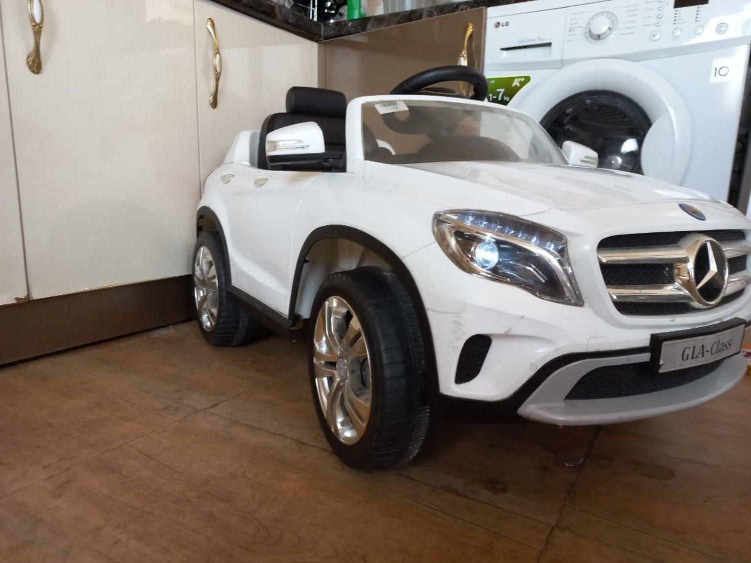 ماشین شارژی BENZ کولردار فول آپشن شاستی بلند|اسباب‌بازی بچه|تهران, بهداشت|دیوار