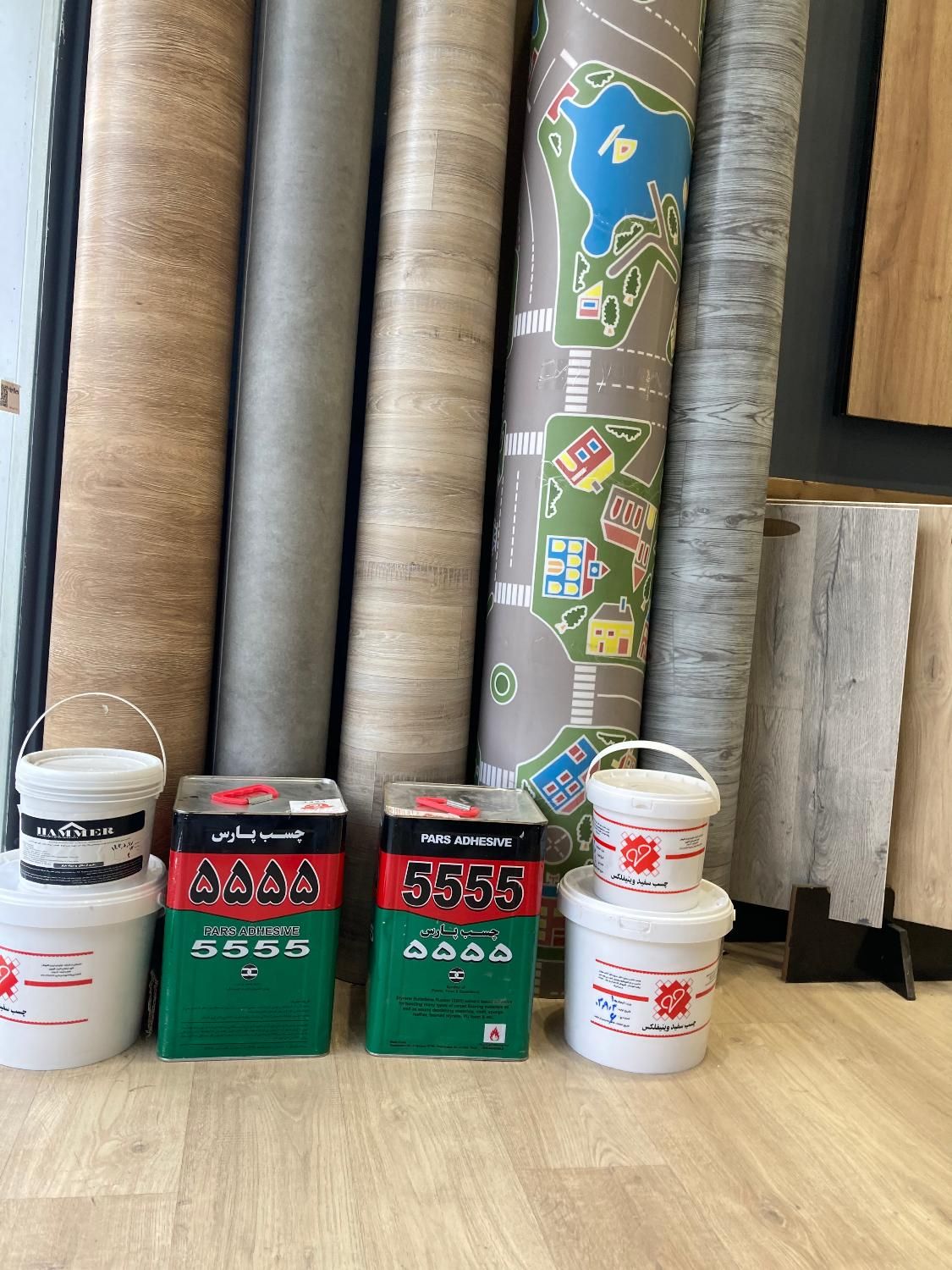 کفپوش رولی و تایل ،واکس پارکت قرنیز انواع چسب|خدمات پیشه و مهارت|قم, باجک یک|دیوار