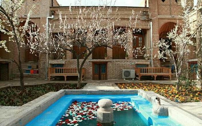 ویلایی دربست ۲طبقه بازسازی شده ۲ قدمی توحید/شریعتی|فروش خانه و ویلا|اصفهان, جلفا|دیوار