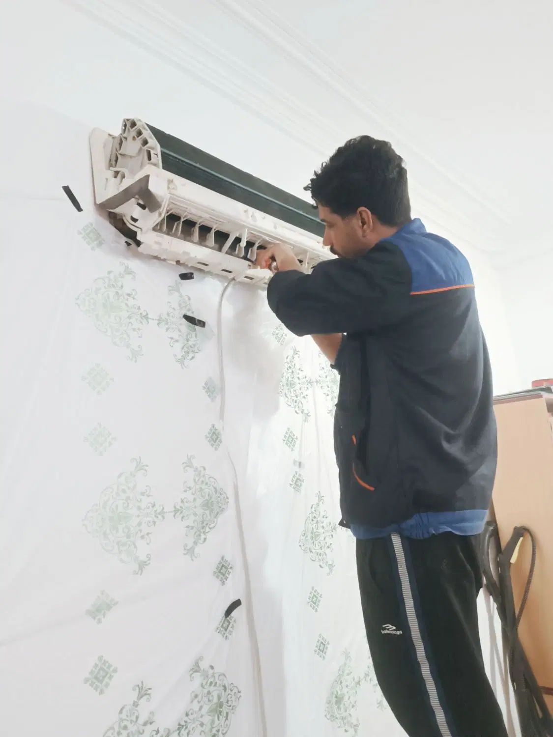 نصب، سرویس، شارژ گاز و تعمیر تخصصی کولرگازی اسپیلت در تهران
