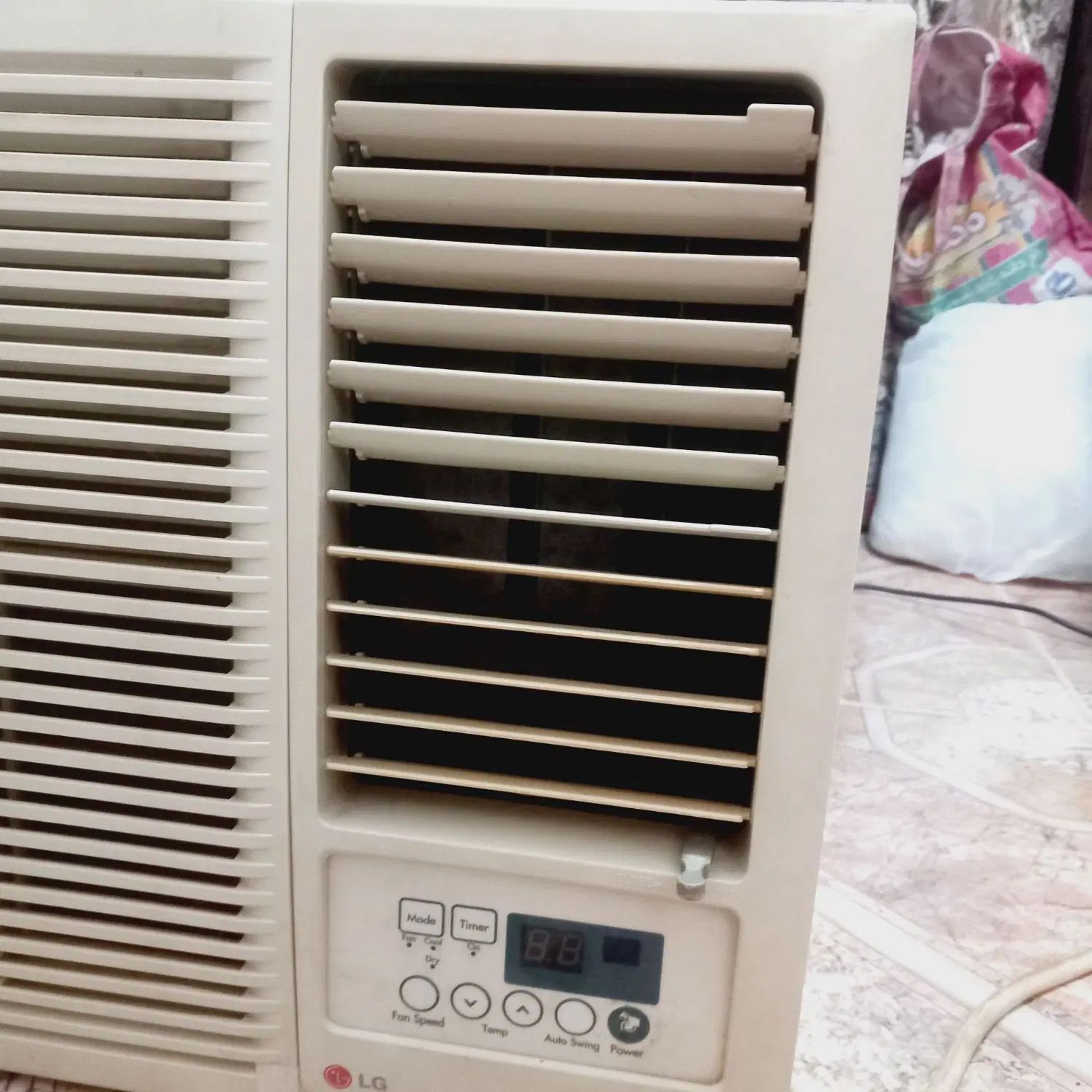 یک دستگاه کولر گازی پنجره ای دارای کنترل  ۱۲۰۰۰|کولر گازی و فن‌کوئل|رشت, سلیمانداراب|دیوار