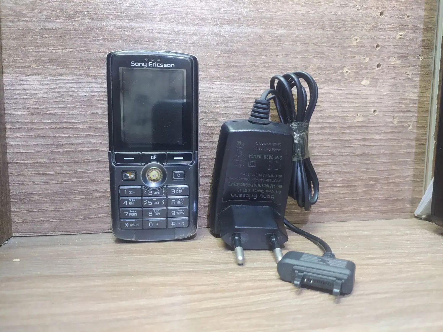 گوشی نوستالژی سونی اریکسون K750 بهمراه شارژر|موبایل|تهران, صادقیه|دیوار