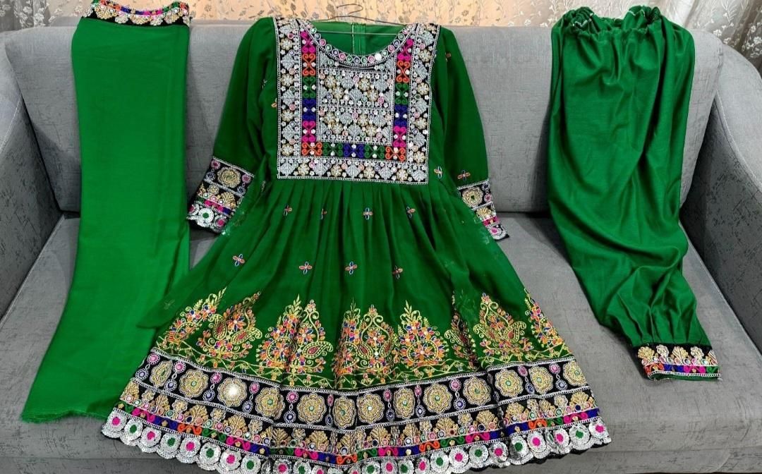 لباس مجلسی گند افغانی|لباس|اصفهان, هفتون|دیوار