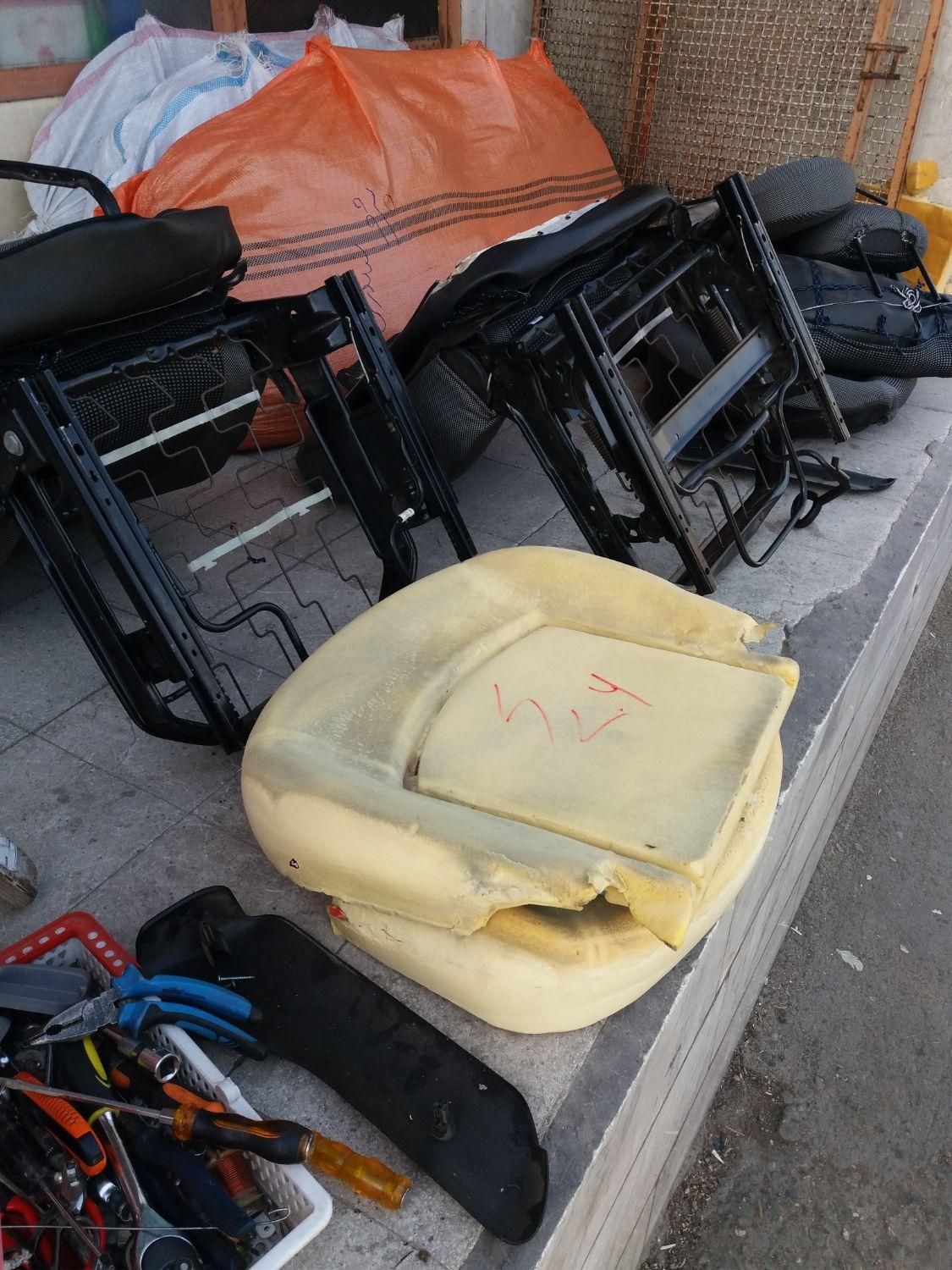 تعمییرات تخصصی صندلی ماشین (خودرو)|خدمات موتور و ماشین|قم, حنیف نژاد|دیوار