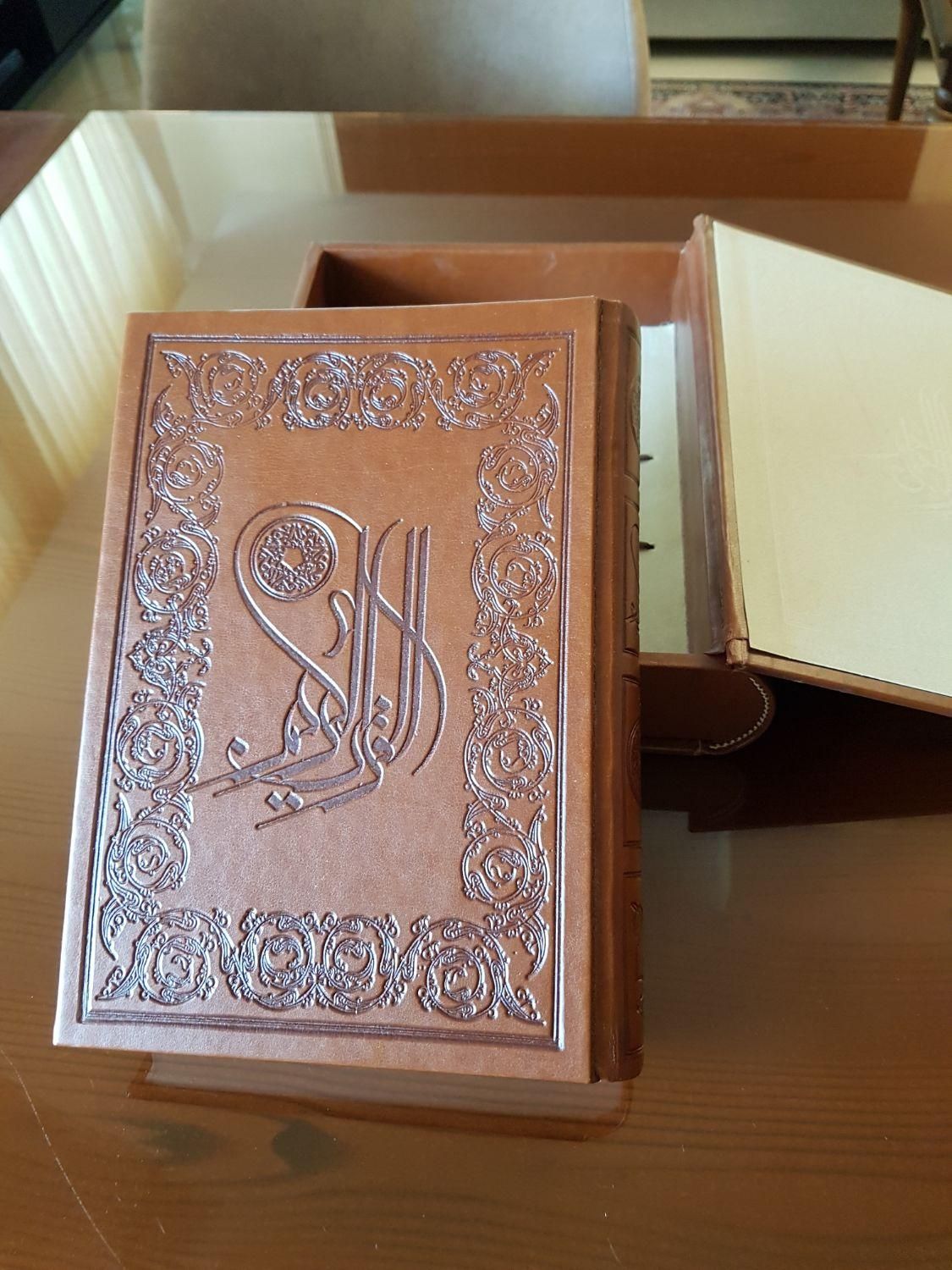 قرآن نفیس عطری وزیری با جلد و قاب چرمی|کتاب و مجله مذهبی|تهران, سهروردی|دیوار
