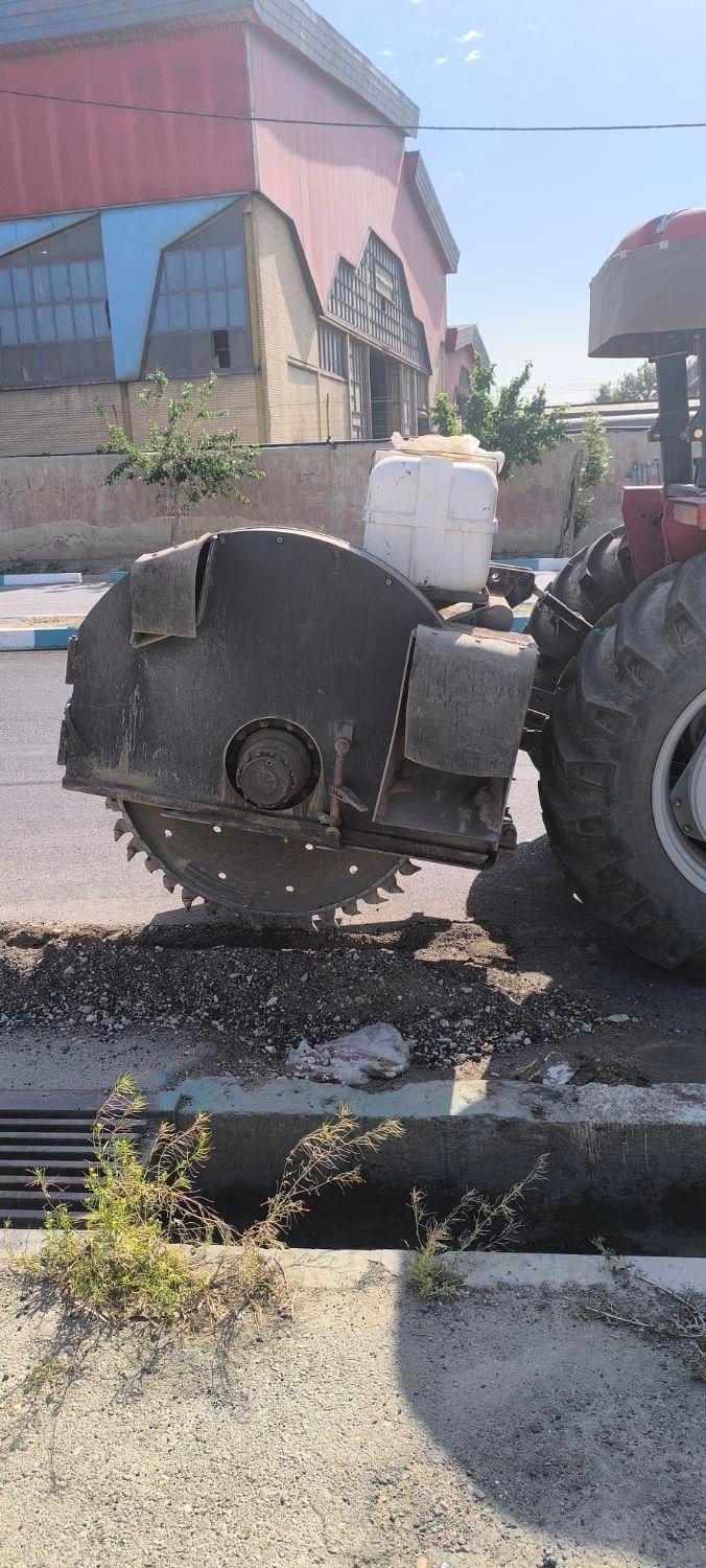 ترنچر. ترینچر آسفالت|ماشین‌آلات صنعتی|شیراز, رکن‌آباد|دیوار