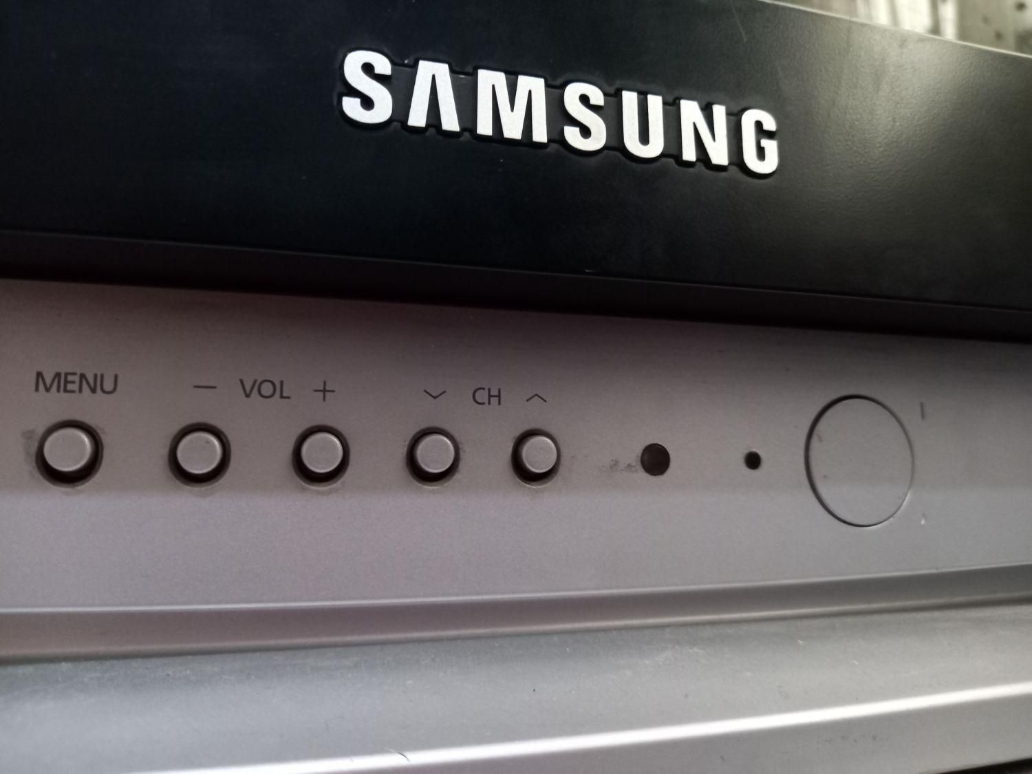 تلویزیون سامسونگ ۲۱ اینچ کره با میز و کنترل|صوتی و تصویری|رشت, رودباری|دیوار