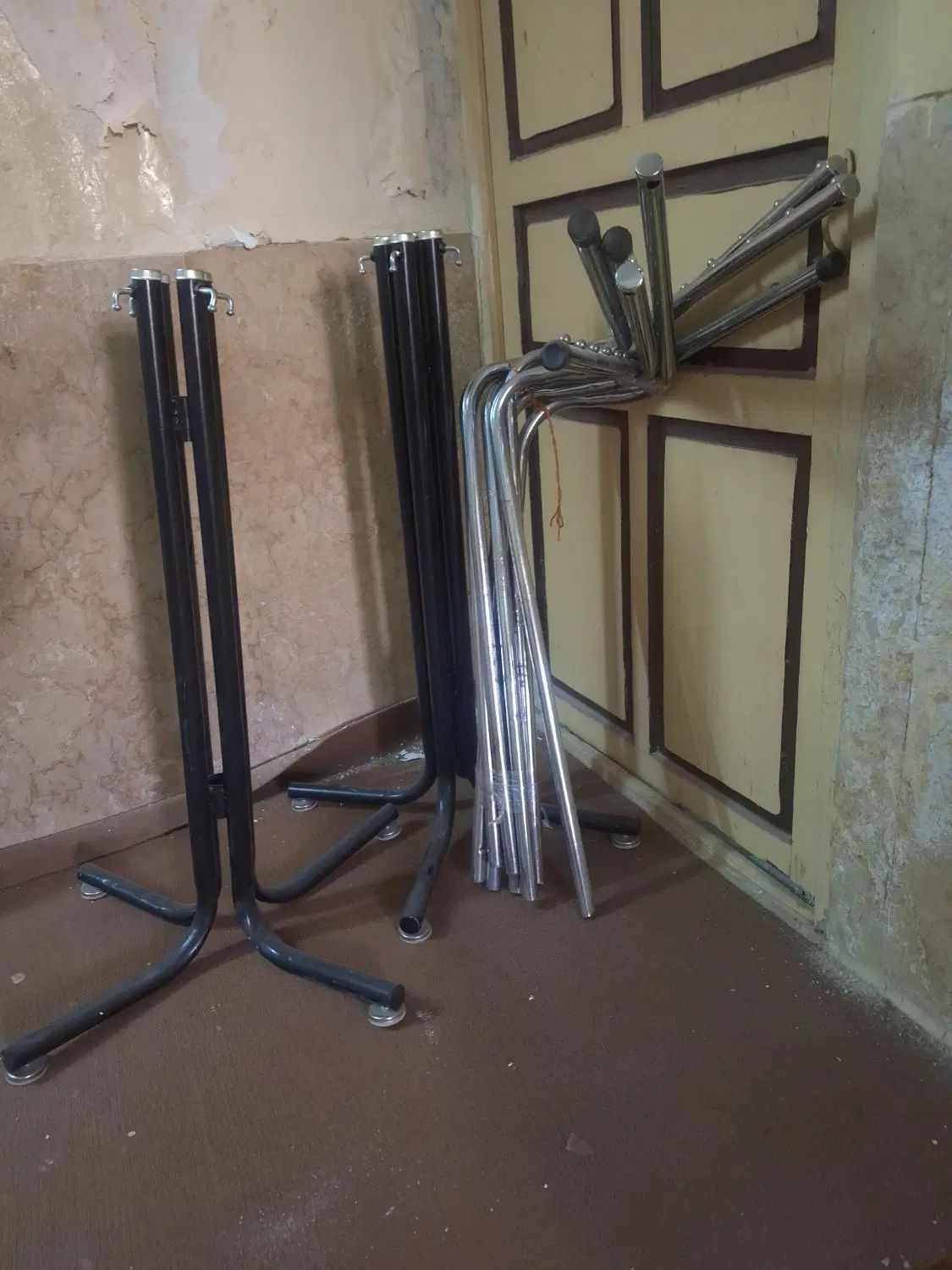 فروش درحدنوسطل پدال دار.رگال روی پایه.مناسب|بندرخت و رخت‌آویز|شیراز, گود عربان|دیوار