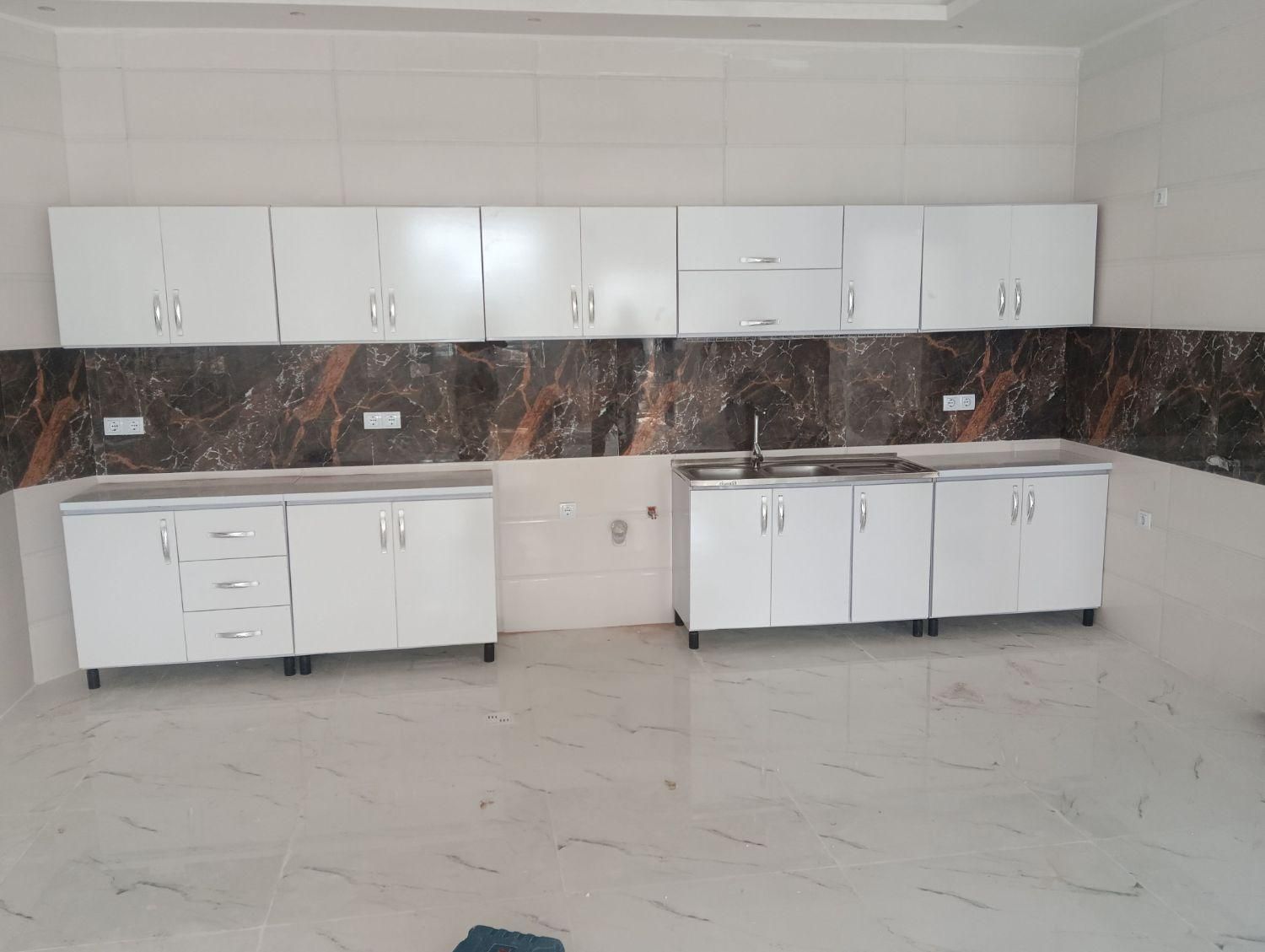 کابینت آماده با درب چوبی و بدنه فلزی، نصب آسان|مصالح و تجهیزات ساختمان|گله دار, |دیوار