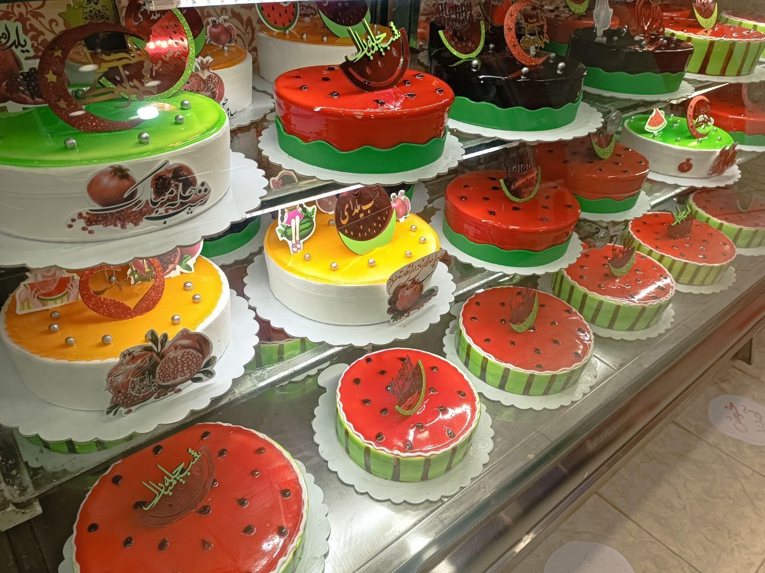 پخش عمده شیرینی تر و خشک برای قنادی‌ها و کیک پزیها|خدمات پذیرایی، مراسم|کرمانشاه, |دیوار