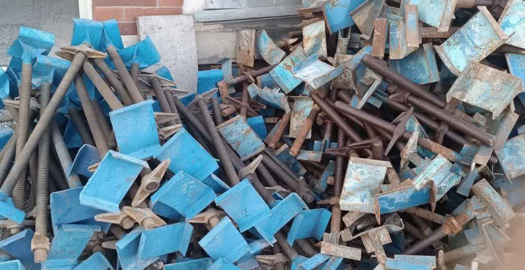 اجاره جک تخته بشکه پیکورگاری فرغون چهارپایه داربست|خدمات پیشه و مهارت|بیرجند, |دیوار