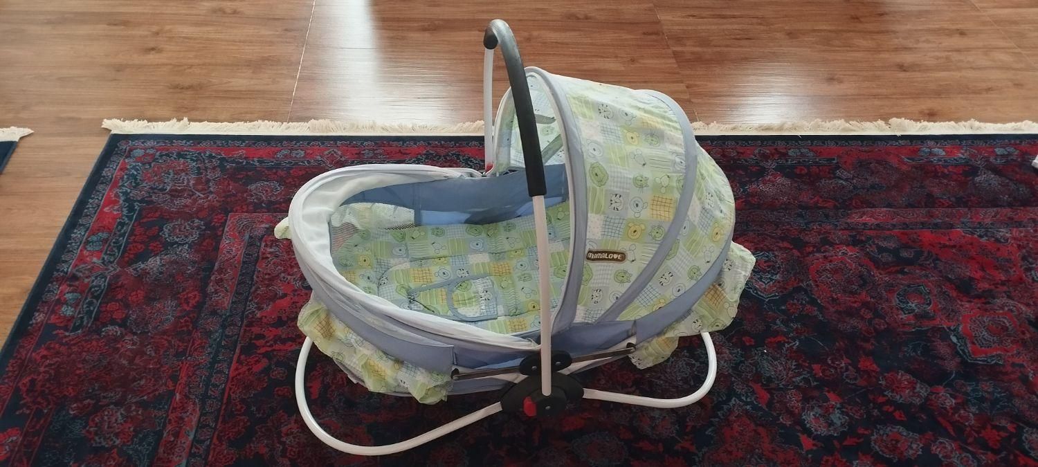 گهواره متحرک پشبندارخارجی در رودسر|کالسکه و لوازم جانبی|رودسر, |دیوار