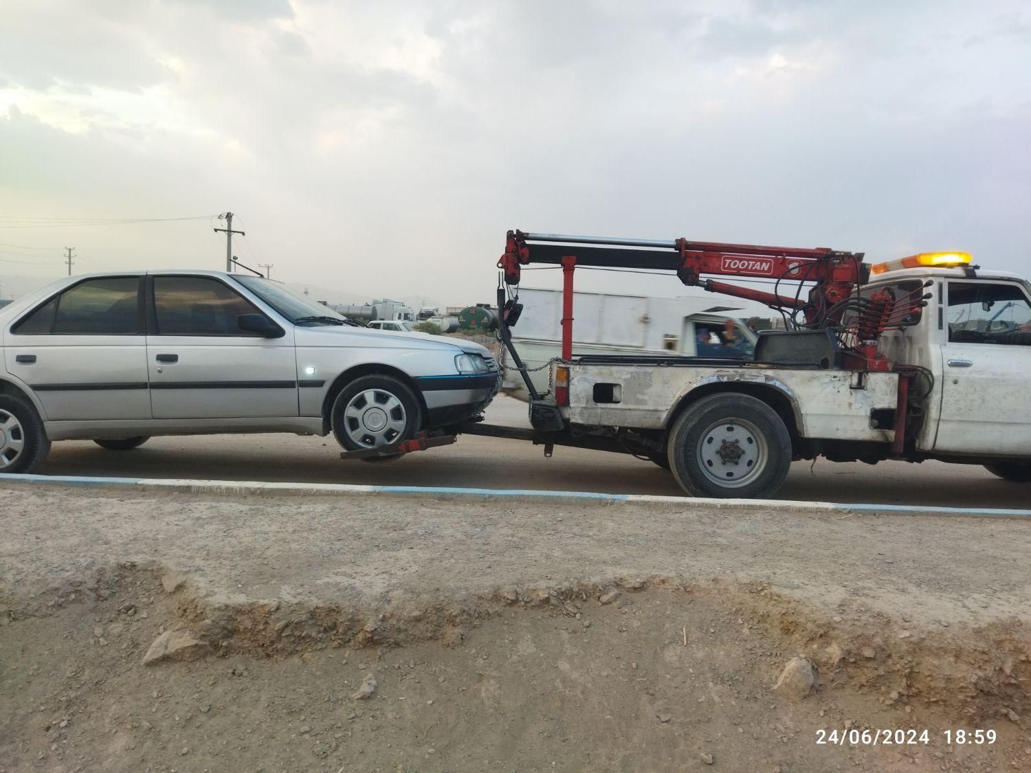 امدادخودرو نیسان جرثقیل ویدک کش(یدککش) فولادشهر|خدمات حمل و نقل|فولادشهر, فولادشهر|دیوار