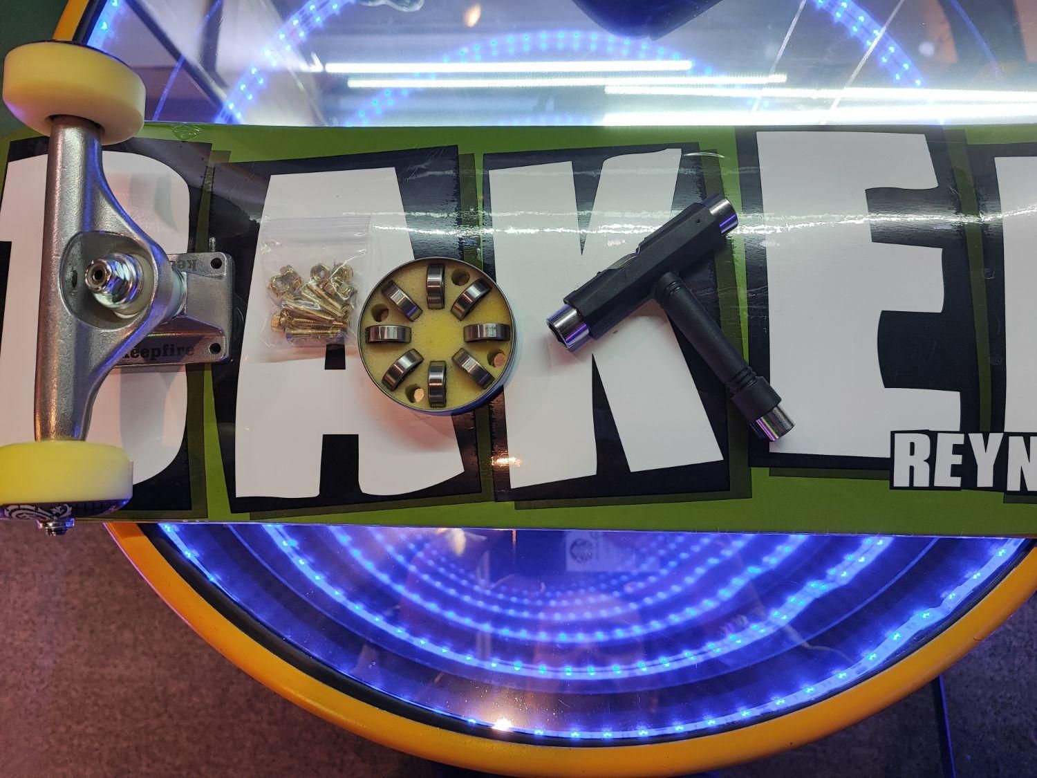 اسکیت برد بیکر ، زیرو ، توی مشین|دوچرخه، اسکیت، اسکوتر|اصفهان, سنبلستان|دیوار