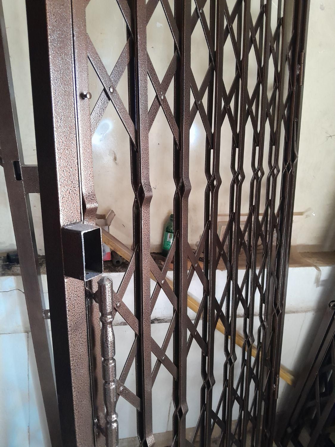 ساخت و نصب انواع درب اکاردیونی|خدمات پیشه و مهارت|ری, صفاییه (چشمه علی)|دیوار