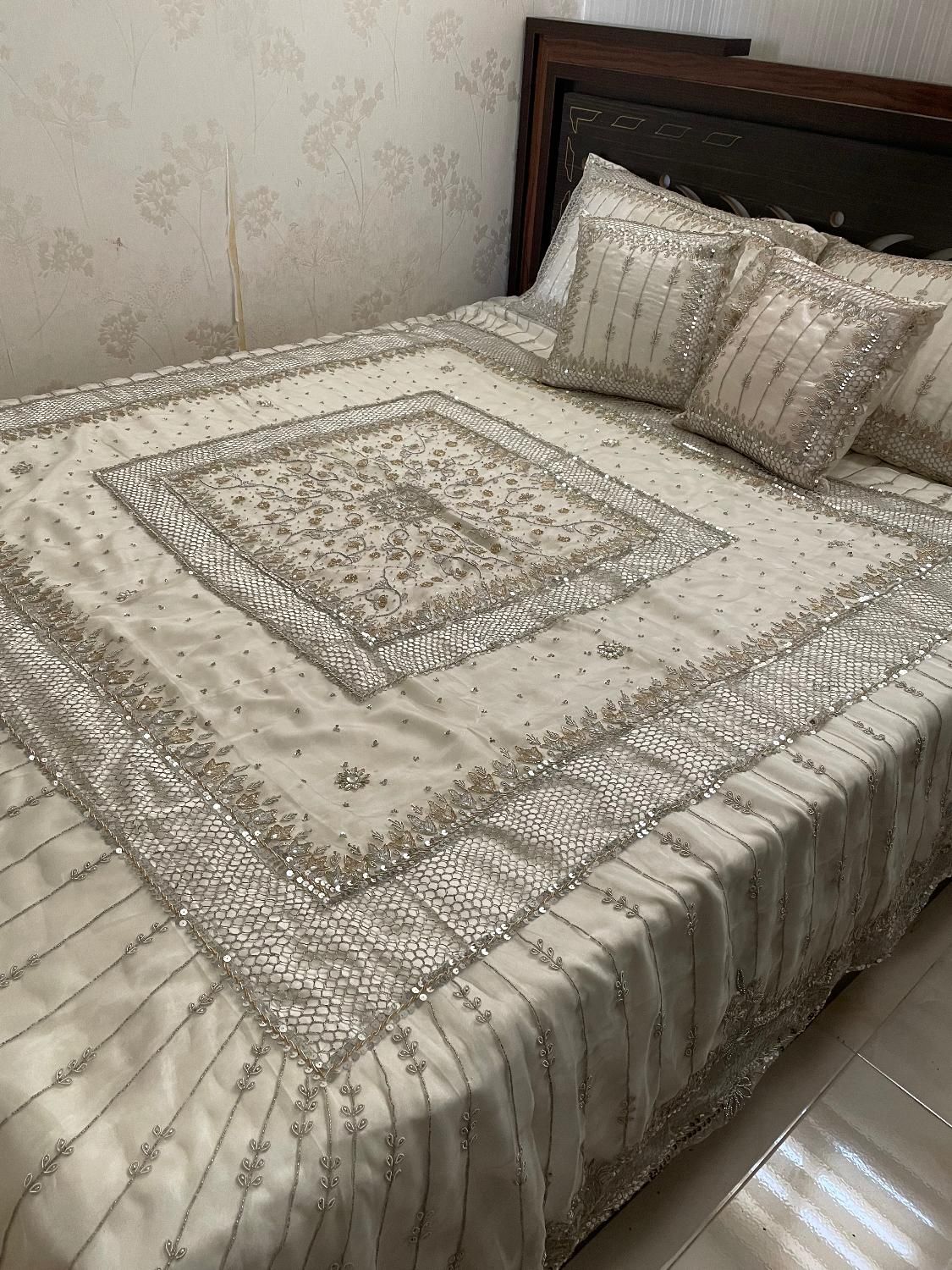 رو تختی عروس کار شده با دست|سرویس روتختی|اصفهان, احمدآباد|دیوار