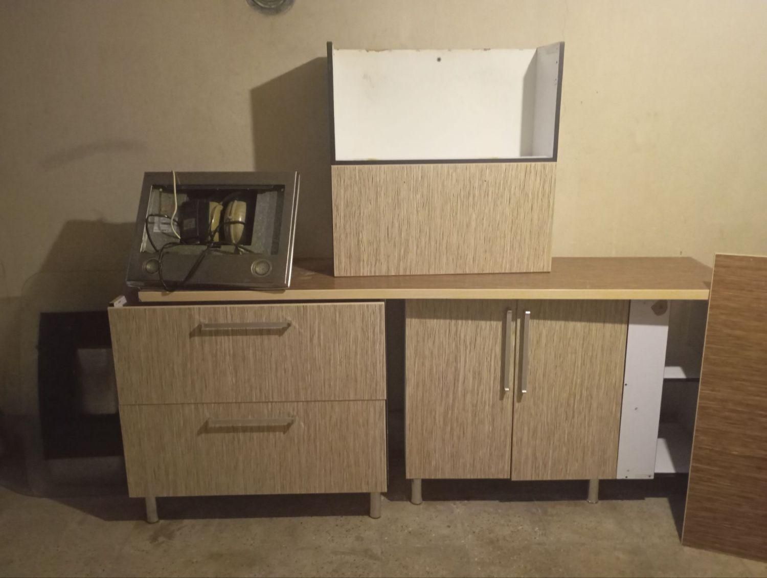 باسلام کابینت دوتا زمینی یک متری یه دیواری و هود.|جاکفشی، کمد، دراور|ساوه, |دیوار