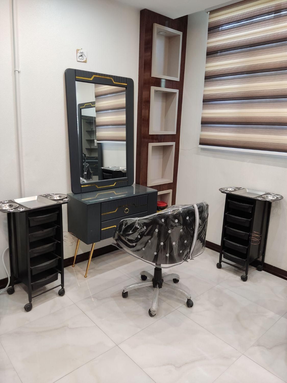 دعوت به همکاری  در لاین های آرایشی|اجارهٔ دفتر کار، اتاق اداری، مطب|شاهین‌شهر, نظامی|دیوار