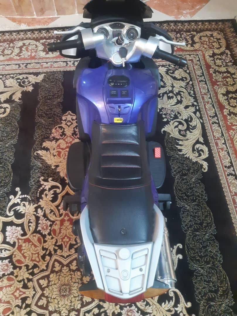 موتور شارژی رنگ خاص سایز بزرگ|اسباببازی بچه|پاکدشت, پارچین|دیوار