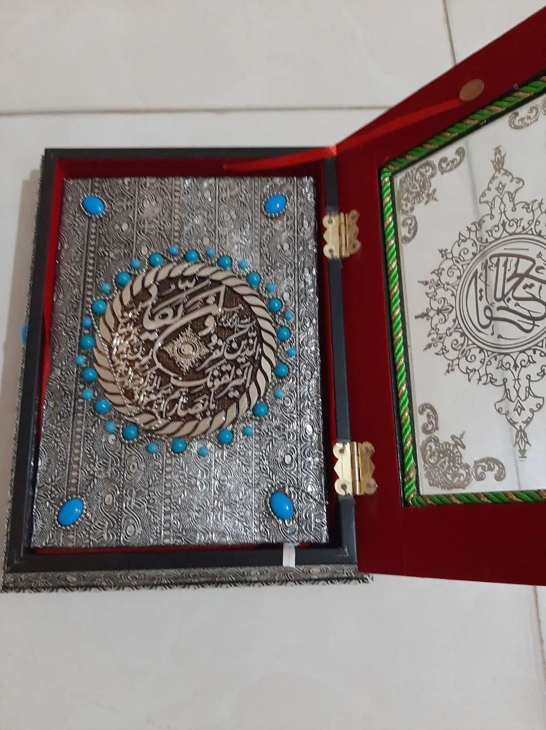 کتاب قرآن با قاب وکار شده بافیروزه خیلی شیک وشکیل|کتاب و مجله مذهبی|تهران, پونک|دیوار