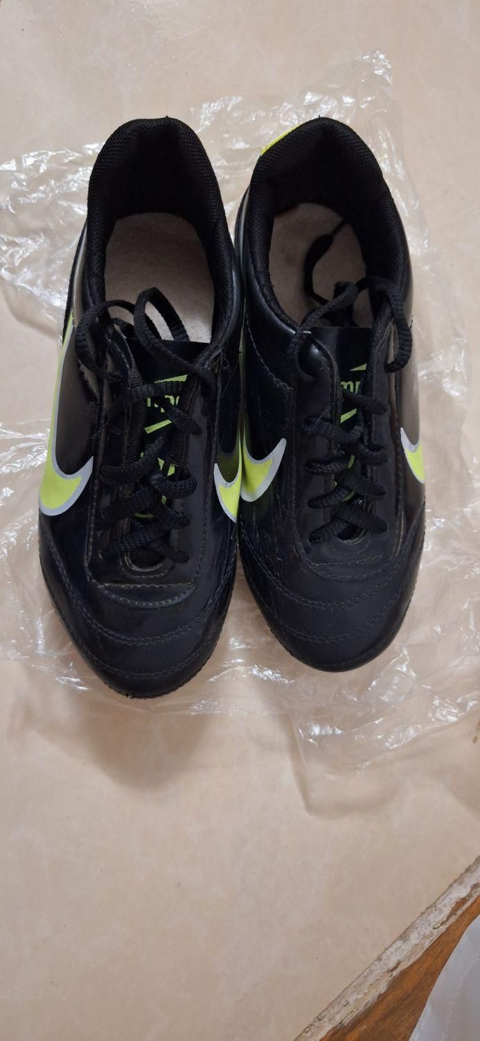 کفش فوتبال|کیف، کفش، کمربند|بروجرد, |دیوار