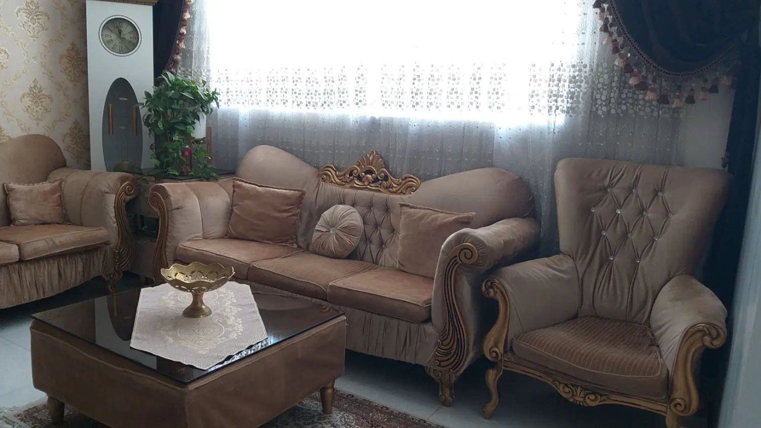 یک دست مبل ۷ نفره با ناهار خوری ۶ نفره|مبلمان خانگی و میز عسلی|کرج, شهرک یاس شمالی|دیوار