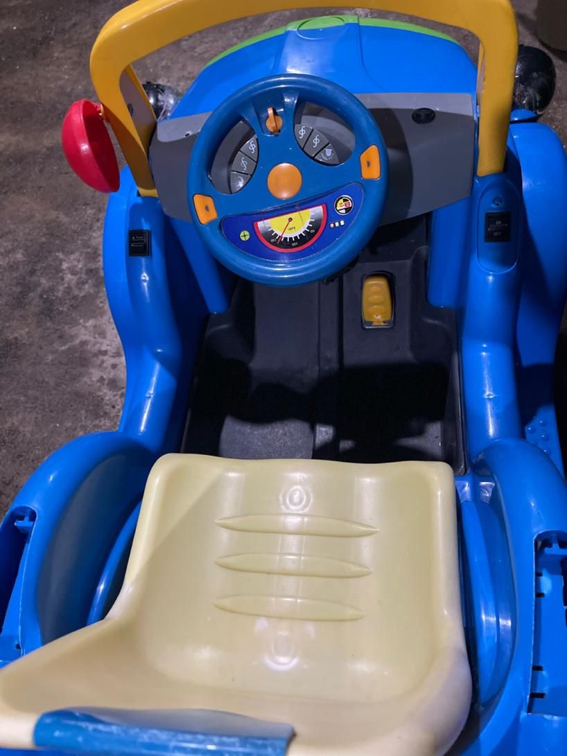 ماشین شارژی کاملا سالم با قیمت باورنکردنی|اسباببازی|رشت, لاکان شهر|دیوار