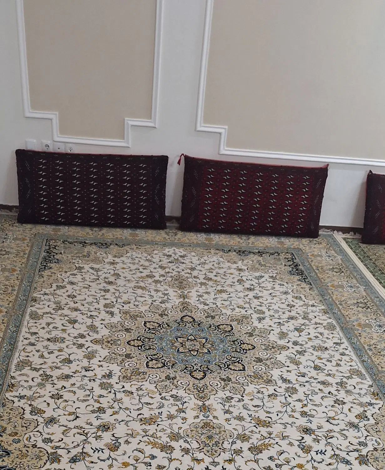 دو جفت پشتی لاکی نو نو|پشتی|مشهد, شهید فرامرز عباسی|دیوار