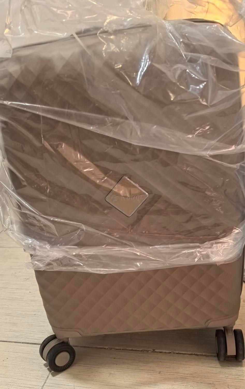 فروش چمدان نشکن و برزنتی خشک|کیف، کفش، کمربند|بروجرد, |دیوار