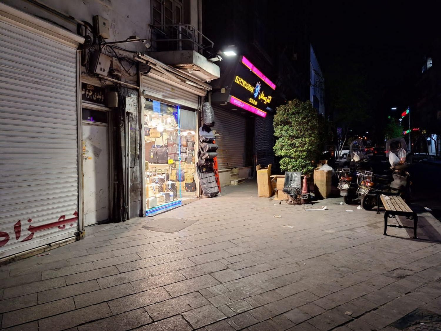 بر اصلی لاله زارنو چ منوچهری(خریدارقیمت بده) تهاتر|فروش مغازه و غرفه|تهران, فردوسی|دیوار