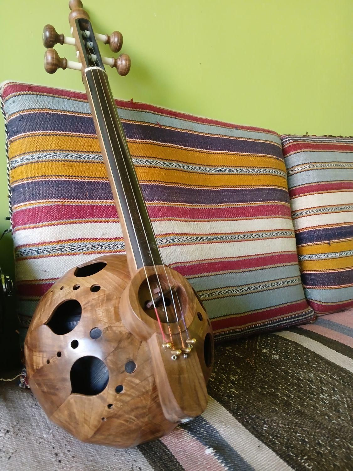 کمانچه تارهو|سازهای سنتی|تبریز, |دیوار