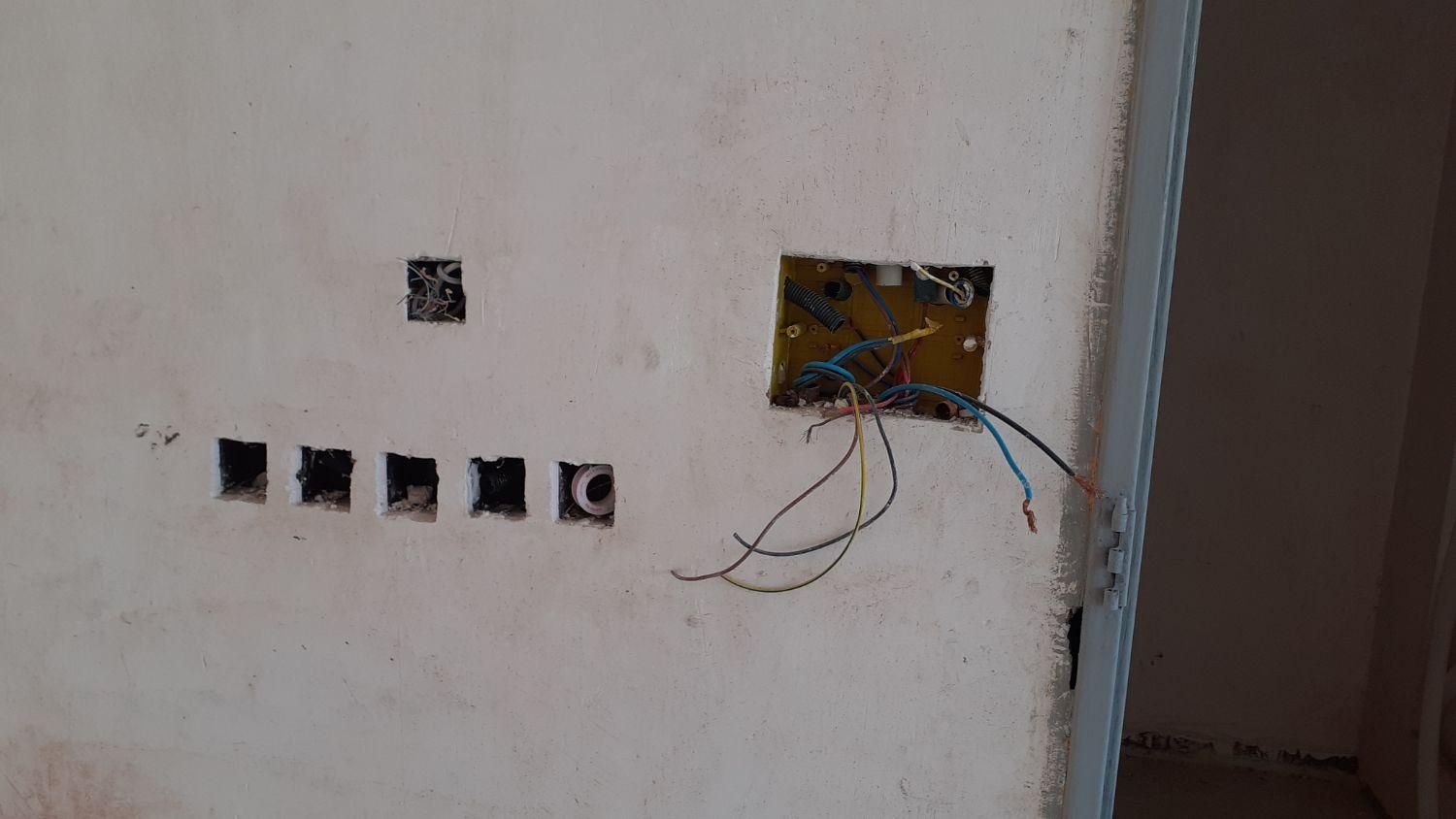 برقکاری برقکار رفع اتصالی سیم کشی جزئی و کلی|خدمات پیشه و مهارت|قم, نیروگاه|دیوار