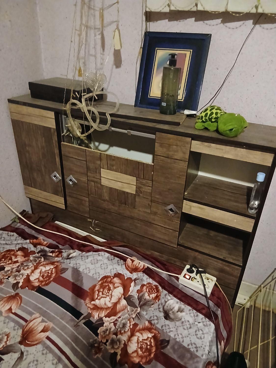 تخت در حد نو ، ۱/۵نیم نفره|تخت و سرویس خواب|اصفهان, مفتح|دیوار