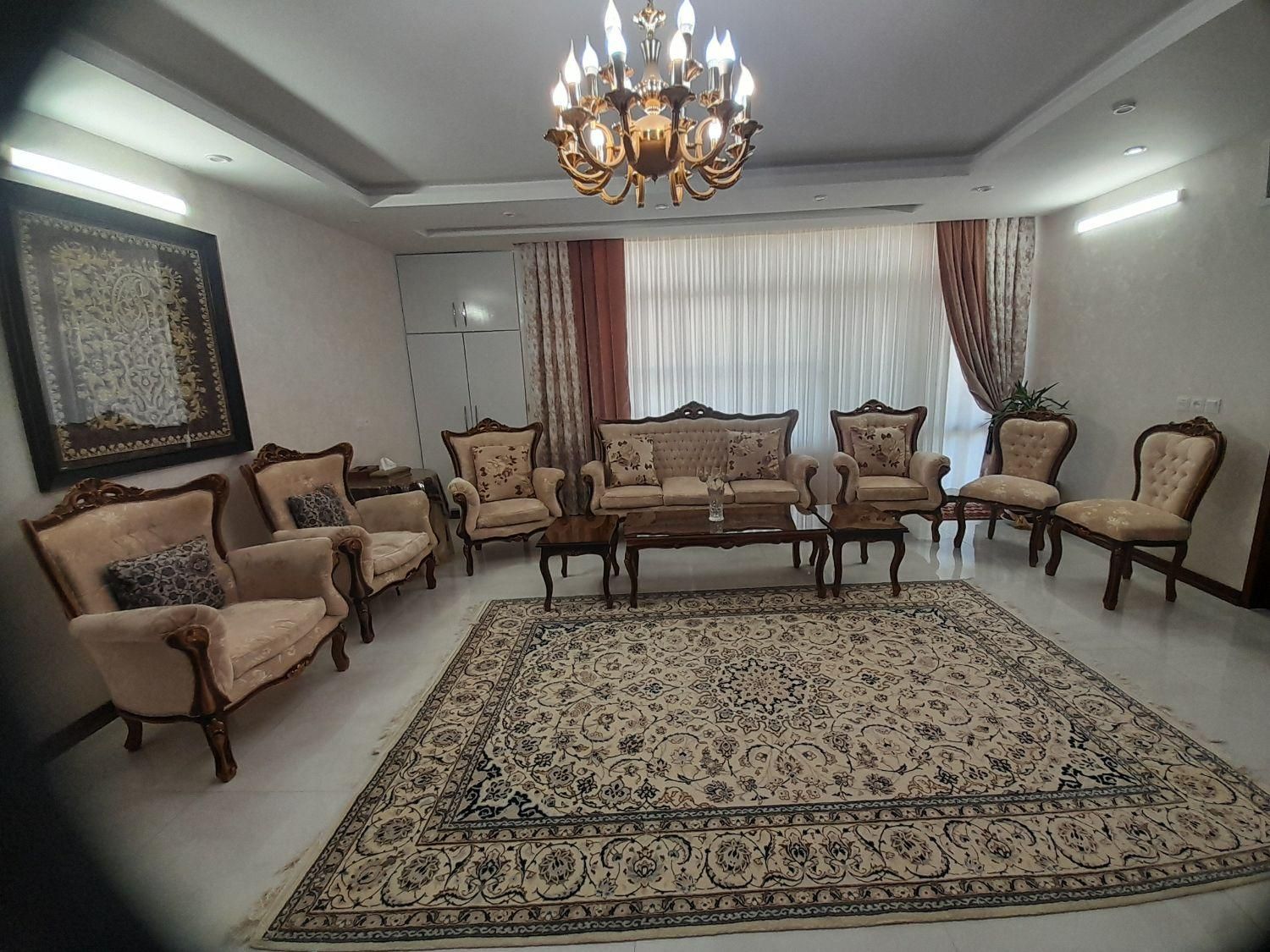 فروش مبل ۹نفره ومیزناهار۱۰ نفره به دلیل مهاجرت|مبلمان خانگی و میز عسلی|اصفهان, بهارستان (مخابرات)|دیوار
