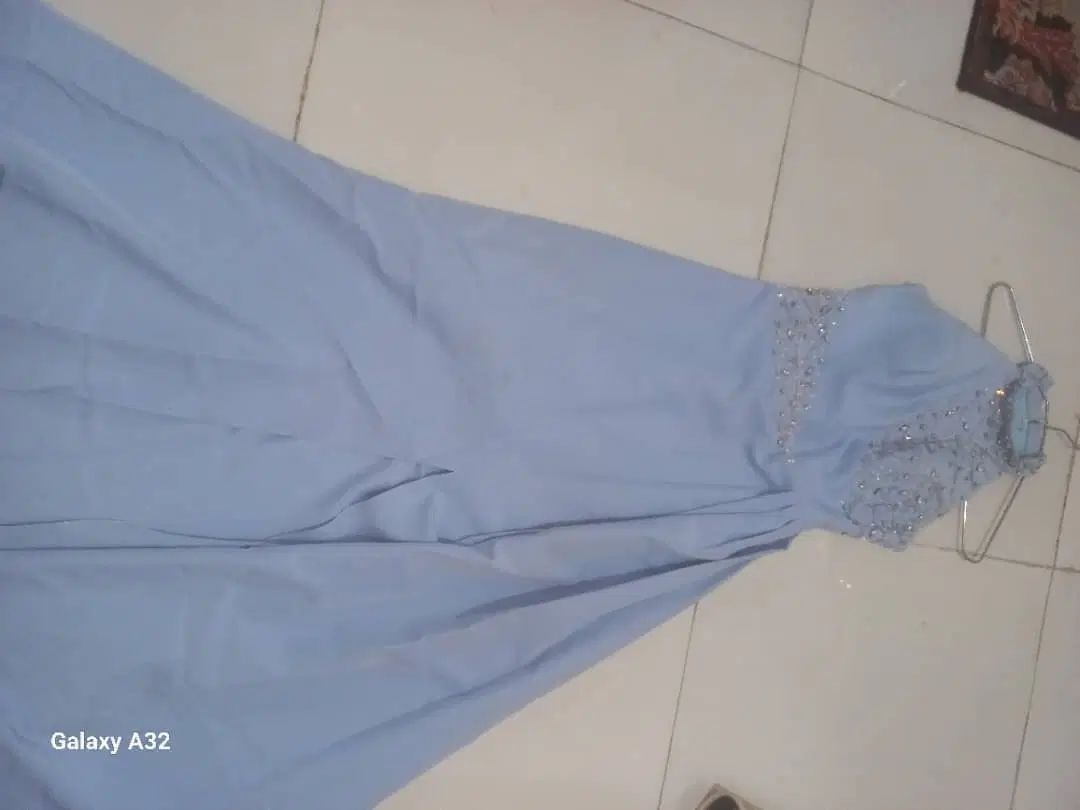 لباس مجلسی|لباس|کرج, اتمسفر|دیوار