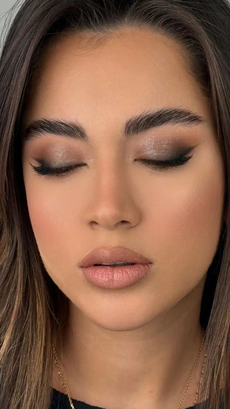 انجام و آموزش خدمات میکاپ و رنگ لایت تخصصی|خدمات آرایشگری و زیبایی|مشهد, کوی سیدی|دیوار